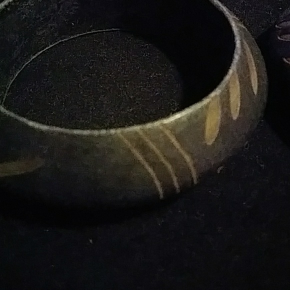 Set of two wooden bangles - Picture 4 of 4